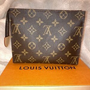 Louis Vuitton Toiletry 19